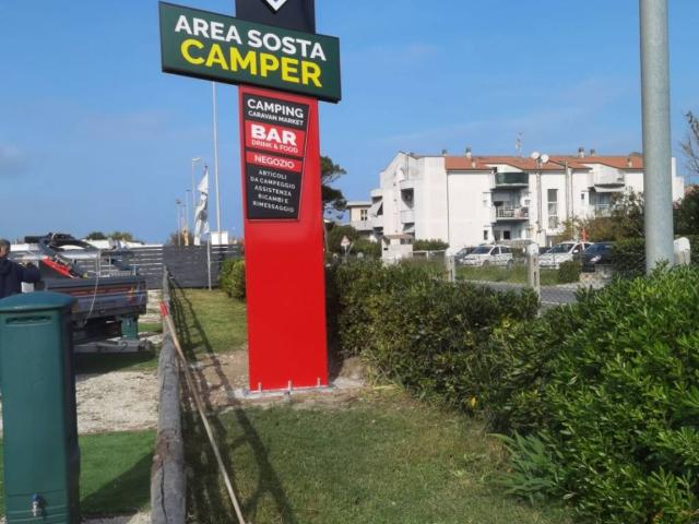 Locale Commerciale in vendita a Metaurilia, Marche