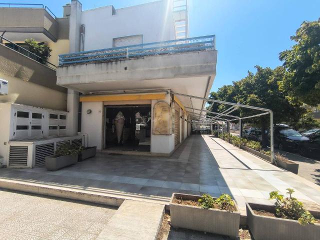 Locale Commerciale in vendita a Puglia, Brindisi
