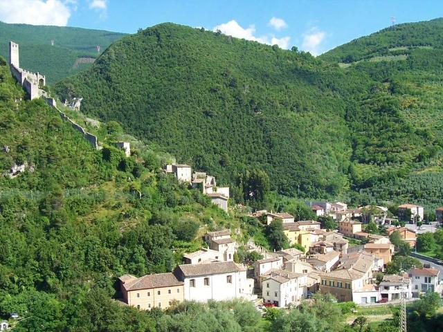 Locale Commerciale in vendita a Montefranco, Umbria