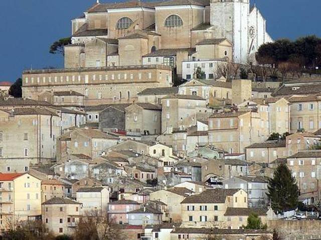 Locale Commerciale in vendita a Villa Vitali, Marche