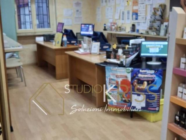 Locale Commerciale in vendita a Ferrara, Reggio Emilia
