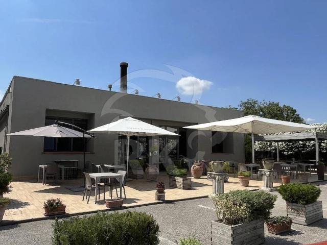 Locale Commerciale in vendita a Villa Fulvia, Ferrara