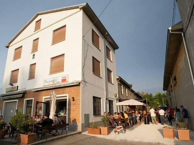 Locale Commerciale in vendita a Fidenza, Reggio Emilia