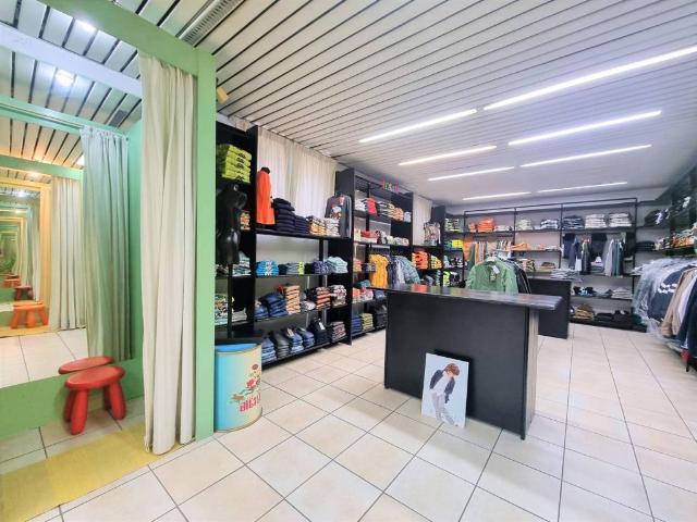 Locale Commerciale in vendita a Unione Comuni Modenesi Area Nord, Finale Emilia