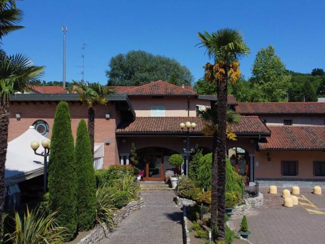 Locale Commerciale in vendita a Fino Mornasco, Lombardia