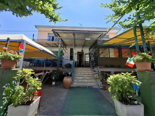 Locale Commerciale in vendita a Fiorenzuola D'arda, Reggio Emilia