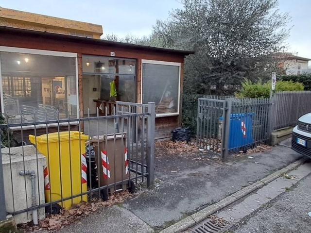 Locale Commerciale in vendita a Mantignano, Firenze