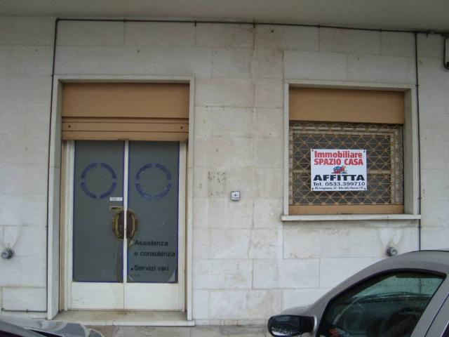 Locale Commerciale in vendita a Unione Delta del Po, Migliaro