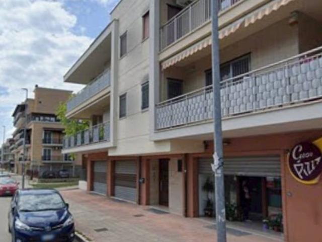 Locale Commerciale in vendita a Puglia, Foggia