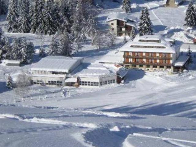 Locale Commerciale in vendita a Magnifica Comunità degli Altipiani Cimbri, Folgaria