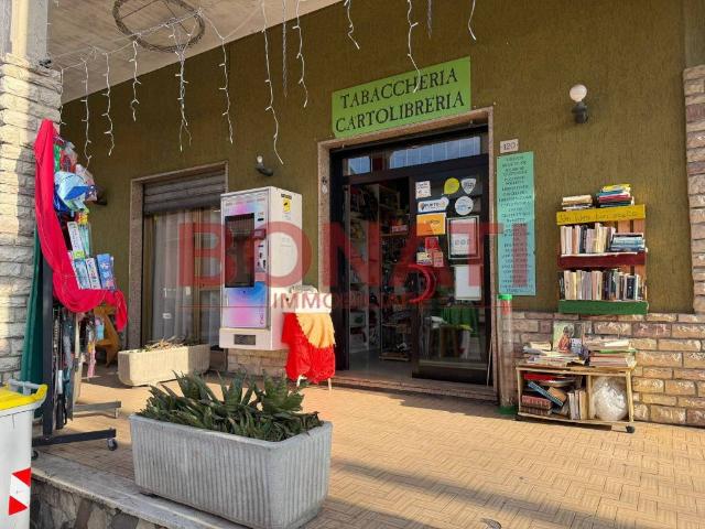 Locale Commerciale in vendita a Follo, Liguria