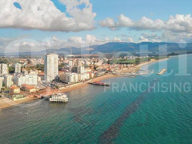 Locale Commerciale in vendita a Follonica, Grosseto
