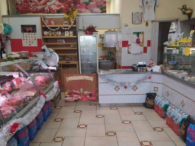 Locale Commerciale in vendita a Porta Roma, Salto Di Fondi