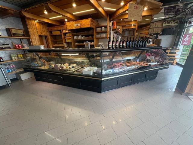 Locale Commerciale in vendita a Unione di Comuni della Romagna Forlivese, Quattro