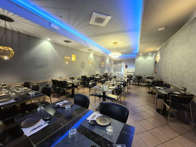 Locale Commerciale in vendita a Unione di Comuni della Romagna Forlivese, Quattro