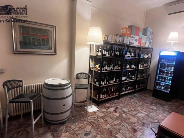 Locale Commerciale in vendita a Unione di Comuni della Romagna Forlivese, Quattro