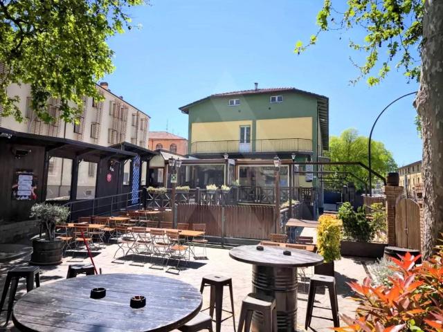 Locale Commerciale in vendita a Unione di Comuni della Romagna Forlivese, Quattro