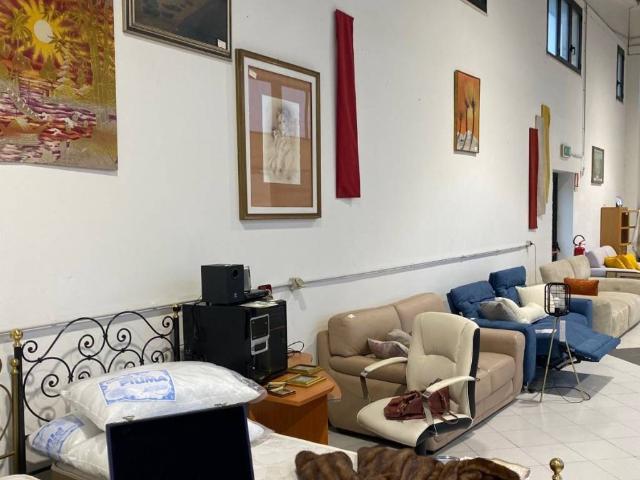 Locale Commerciale in vendita a Unione di Comuni della Romagna Forlivese, Forlimpopoli