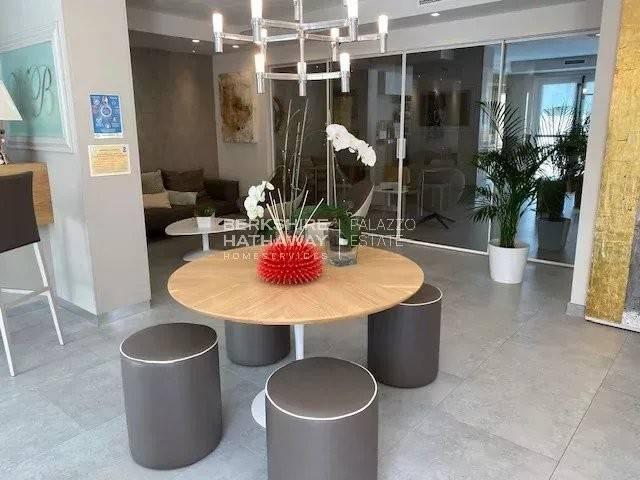 Locale Commerciale in vendita a Forte Dei Marmi, Toscana