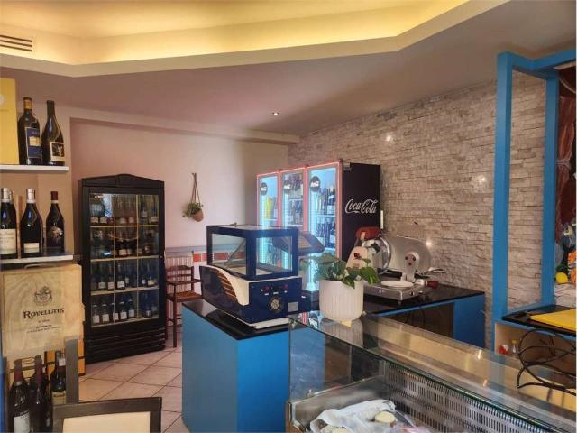 Locale Commerciale in vendita a Piemonte, Cuneo
