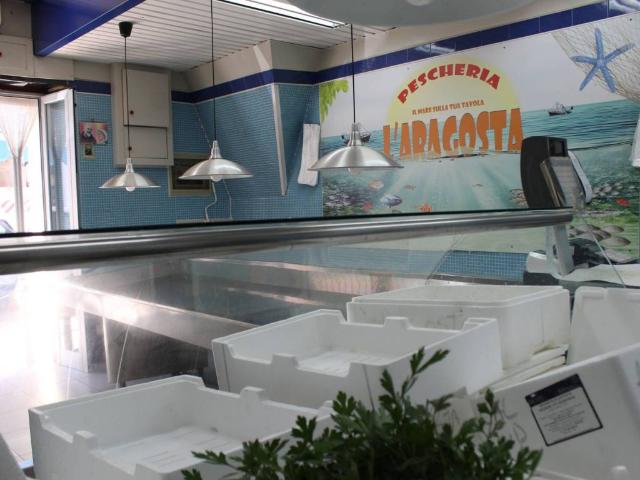 Locale Commerciale in vendita a Puglia, Brindisi