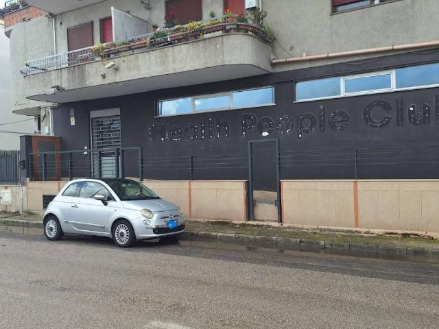 Locale Commerciale in vendita a Frattaminore, Campania