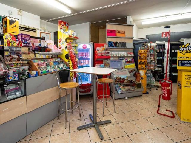 Locale Commerciale in vendita a Frosinone, Lazio