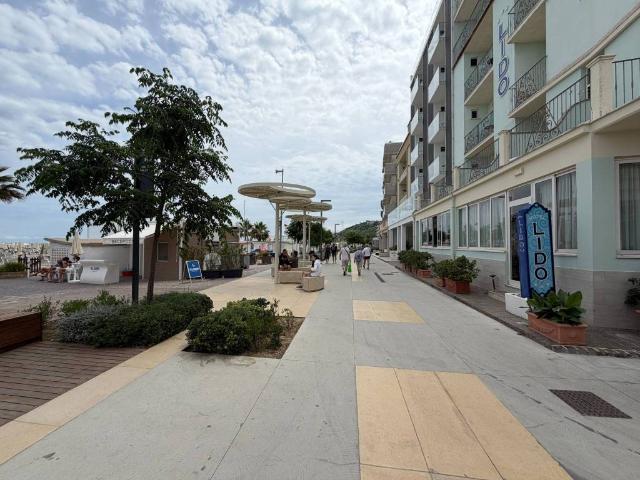 Locale Commerciale in vendita a Marche, Pesaro E Urbino