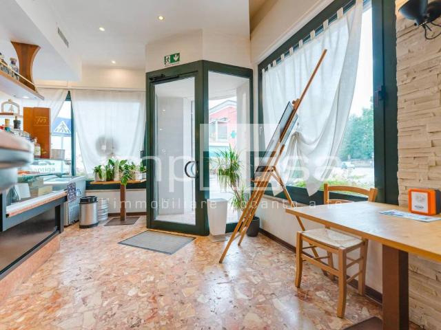 Locale Commerciale in vendita a Gaiarine, Treviso