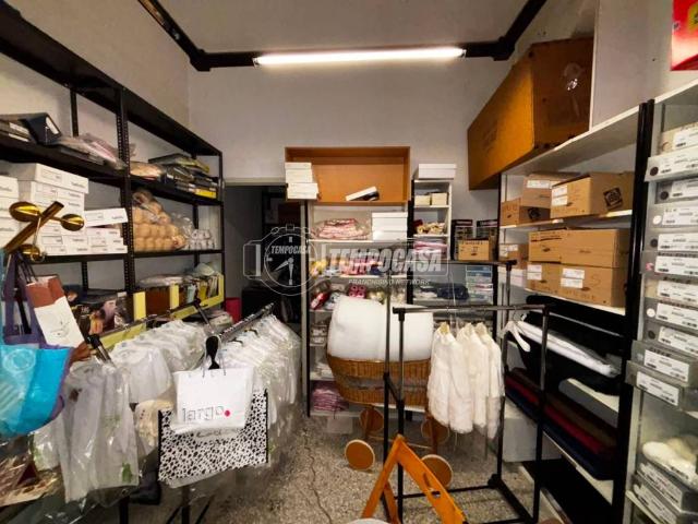 Locale Commerciale in vendita a Puglia, Lecce