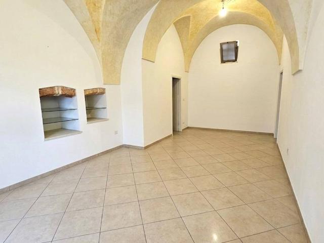Locale Commerciale in vendita a Puglia, Lecce