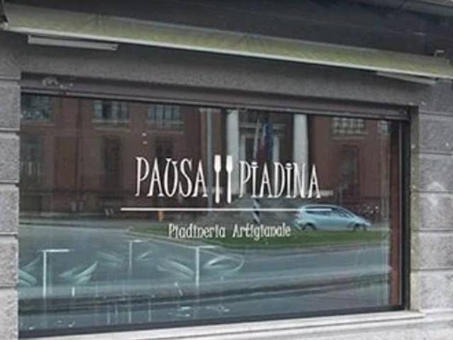 Locale Commerciale in vendita a Centro, Gallarate