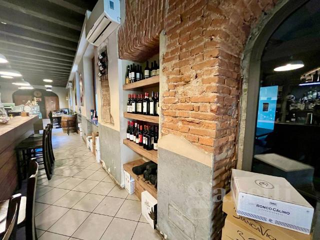 Locale Commerciale in vendita a Centro, Gallarate