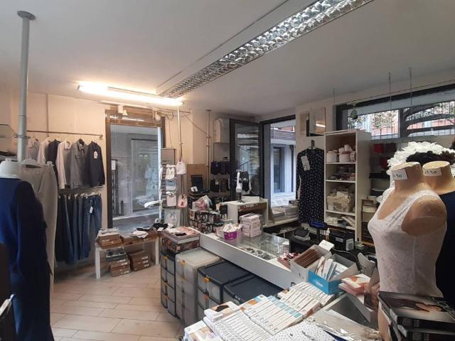 Locale Commerciale in vendita a Centro, Gallarate