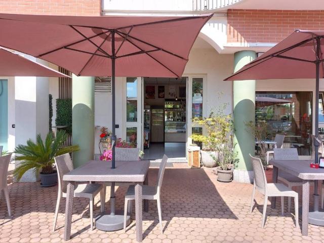Locale Commerciale in vendita a Gallarate, Lombardia
