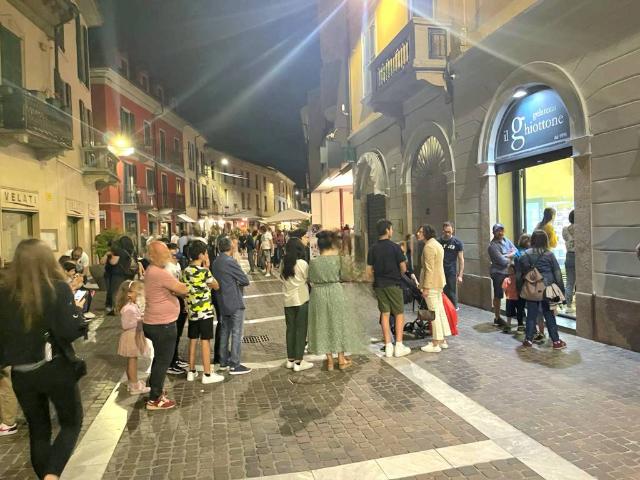Locale Commerciale in vendita a Centro, Gallarate
