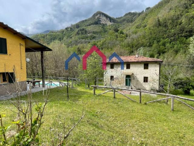 Locale Commerciale in vendita a Unione Comuni Garfagnana, Calomini