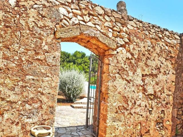 Locale Commerciale in vendita a Puglia, Lecce