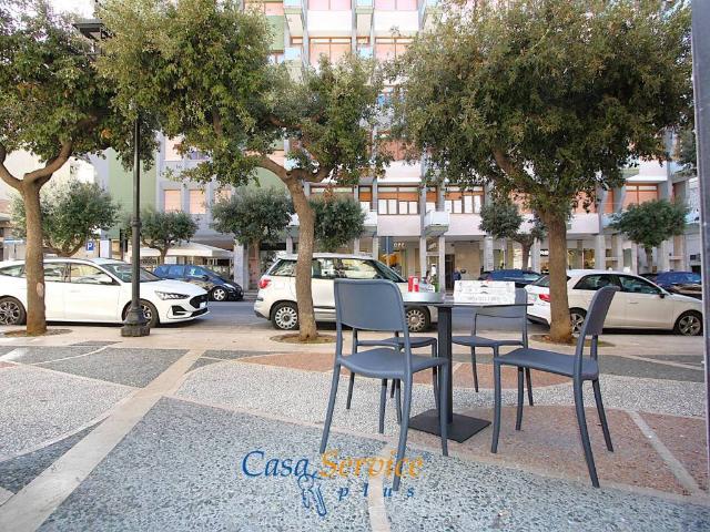 Locale Commerciale in vendita a Puglia, Lecce