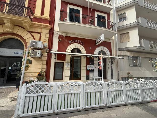 Locale Commerciale in vendita a Puglia, Lecce