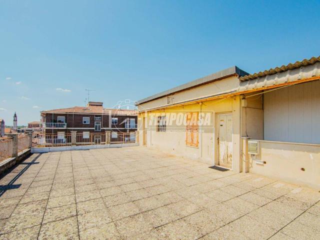 Locale Commerciale in vendita a Garlasco, Lombardia