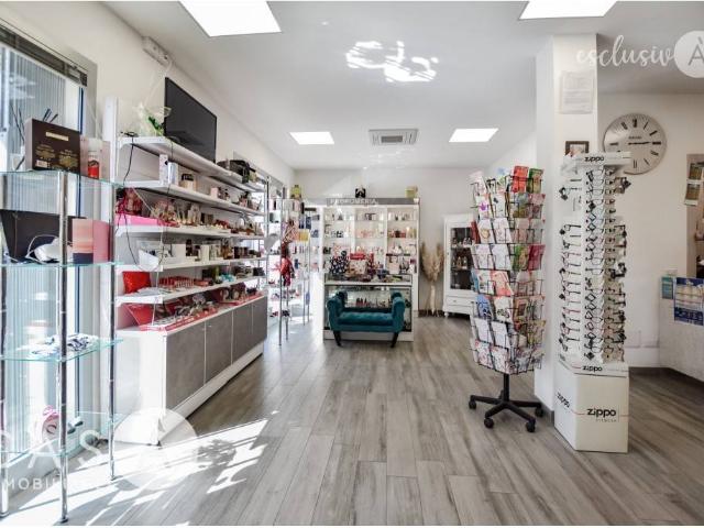Locale Commerciale in vendita a Sant Angelo, Gatteo