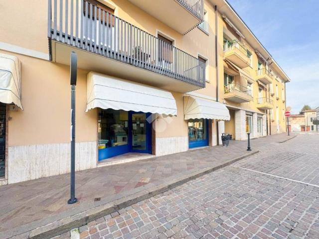 Locale Commerciale in vendita a Comunità montana della Valle Sabbia, Gavardo