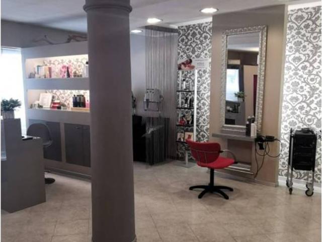 Locale Commerciale in vendita a Rova, Gazzaniga