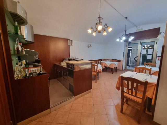 Locale Commerciale in vendita a Ponente, Serra Riccò