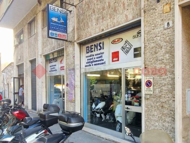 Locale Commerciale in vendita a Medio Levante, Serra Riccò
