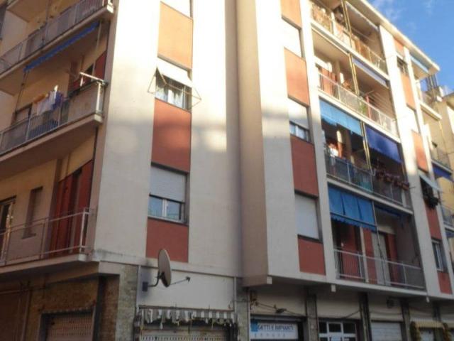 Locale Commerciale in vendita a Levante, Serra Riccò