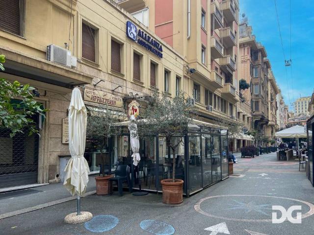 Locale Commerciale in vendita a Centro Est, Serra Riccò