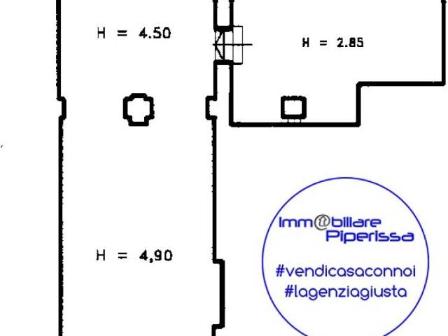 Locale Commerciale in vendita a Centro Est, Serra Riccò
