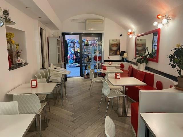 Locale Commerciale in vendita a Centro Est, Serra Riccò